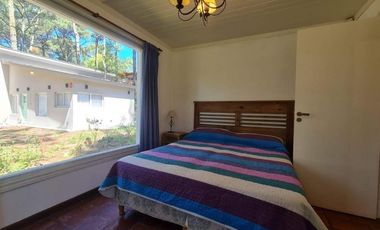 Casa en venta - 2 Dormitorios 2 Baños - 1045mts2 - Carilo