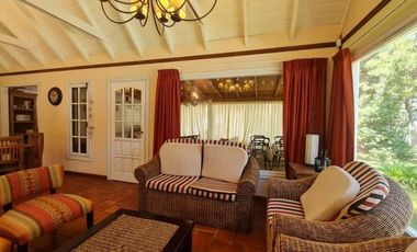 Casa en venta - 2 Dormitorios 2 Baños - 1045mts2 - Carilo