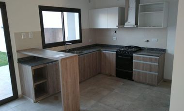 ALQUILO Dúplex 3 dorm. en DOCTA etapa 1 - 3 baños ingreso para vehículo patio c/asador