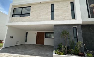 CASA NUEVA EN RENTA LOMAS DE ANGELOPOLIS III