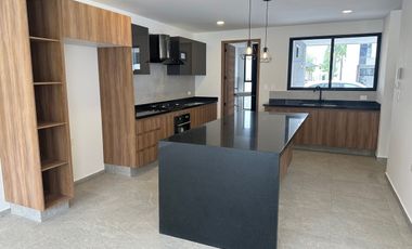 CASA NUEVA EN RENTA LOMAS DE ANGELOPOLIS III