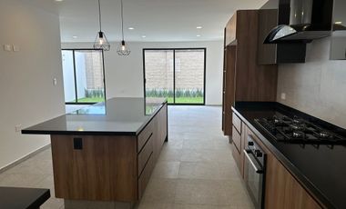 CASA NUEVA EN RENTA LOMAS DE ANGELOPOLIS III