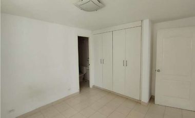 Venta de apartamento en Edison Park (Belview Towers) GTA