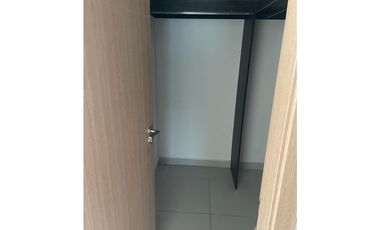 Alquiler: 3 habitaciones en Edificio Tee One, al lado del Parque Omar