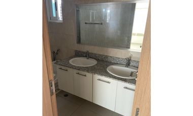 Alquiler: 3 habitaciones en Edificio Tee One, al lado del Parque Omar