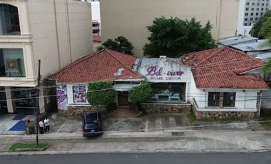 Se Vende Casa de 901m2 en Ave. Aquilino de La Guardia, Bella Vista