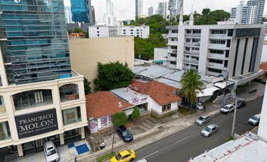 Se Vende Casa de 901m2 en Ave. Aquilino de La Guardia, Bella Vista