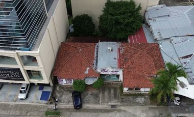 Se Vende Casa de 901m2 en Ave. Aquilino de La Guardia, Bella Vista