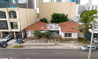 Se Vende Casa de 901m2 en Ave. Aquilino de La Guardia, Bella Vista