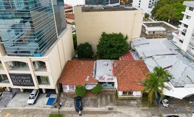 Se Vende Casa de 901m2 en Ave. Aquilino de La Guardia, Bella Vista