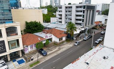 Se Vende Casa de 901m2 en Ave. Aquilino de La Guardia, Bella Vista
