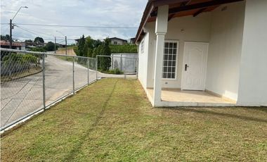 ALQUILER CASA EN BRISAS DEL GOLF ARRAIJAN