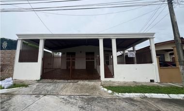 CASA EN VENTA EN BRISAS DEL GOLF