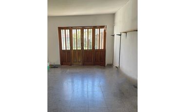 CHALET 4 AMB GARAGE PASANTE JARDIN Y PARQUE ATRAS