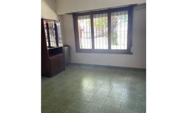 CHALET 4 AMB GARAGE PASANTE JARDIN Y PARQUE ATRAS