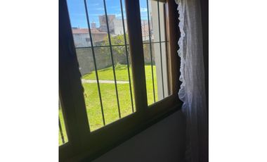 CHALET 4 AMB GARAGE PASANTE JARDIN Y PARQUE ATRAS