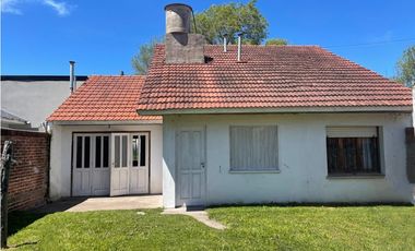 CHALET 4 AMB GARAGE PASANTE JARDIN Y PARQUE ATRAS