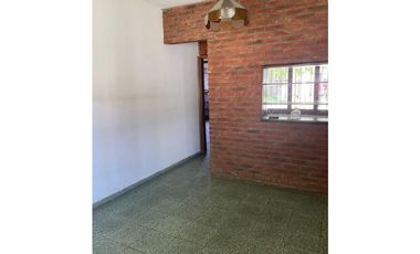 CHALET 4 AMB GARAGE PASANTE JARDIN Y PARQUE ATRAS