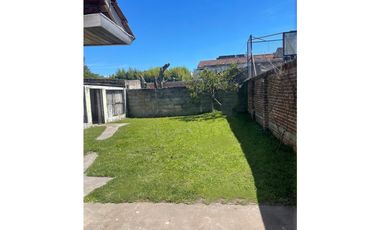 CHALET 4 AMB GARAGE PASANTE JARDIN Y PARQUE ATRAS