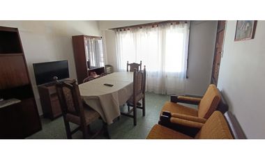 CHALET 4 AMB GARAGE PASANTE JARDIN Y PARQUE ATRAS