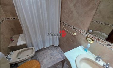 Casa en Venta - Zona Lasalle - Excelente Estado - 6 Ambientes