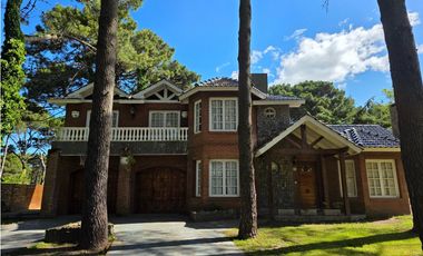 Casa en Venta - Zona Lasalle - Excelente Estado - 6 Ambientes