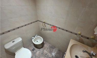 Casa en Venta - Zona Lasalle - Excelente Estado - 6 Ambientes