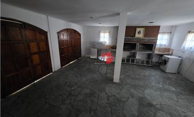 Casa en Venta - Zona Lasalle - Excelente Estado - 6 Ambientes