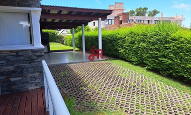 CODIGO 677 - CASA EN VENTA EN OSTENDE - OPORTUNIDAD - 4 DORMITORIOS