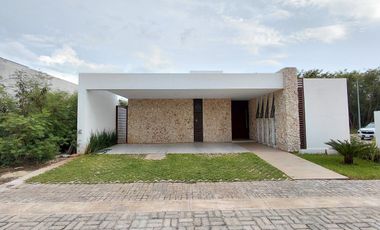 Casa de una planta en Temozón Norte, Soluna - 3 recámaras con alberca