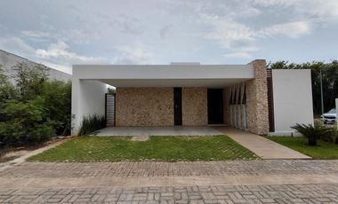 Casa de una planta en Temozón Norte, Soluna - 3 recámaras con alberca