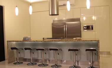 Casa en Residencial Cumbres estilo resort doble terreno