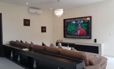 Casa en Residencial Cumbres estilo resort doble terreno