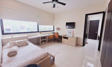 Casa en Residencial Cumbres estilo resort doble terreno