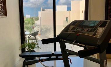 Casa en Residencial Cumbres estilo resort doble terreno