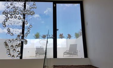 Casa en Residencial Cumbres estilo resort doble terreno