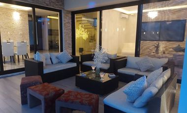 Casa en Residencial Cumbres estilo resort doble terreno