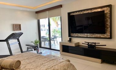 Casa en Residencial Cumbres estilo resort doble terreno