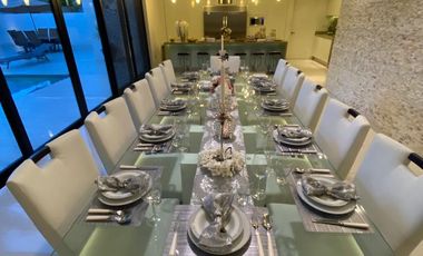 Casa en Residencial Cumbres estilo resort doble terreno