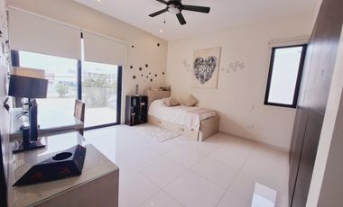 Casa en Residencial Cumbres estilo resort doble terreno