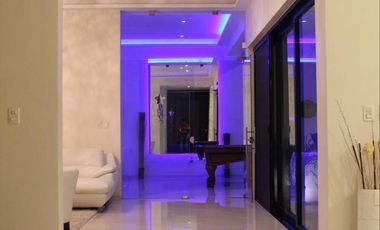 Casa en Residencial Cumbres estilo resort doble terreno