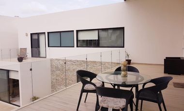 Casa en Residencial Cumbres estilo resort doble terreno