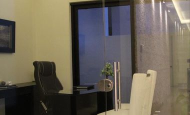 Casa en Residencial Cumbres estilo resort doble terreno