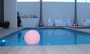 Casa en Residencial Cumbres estilo resort doble terreno