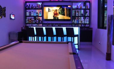 Casa en Residencial Cumbres estilo resort doble terreno