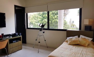 Casa en Residencial Cumbres estilo resort doble terreno