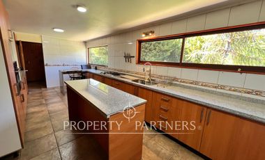 Tres casas en exclusivo condominio Santa Helena