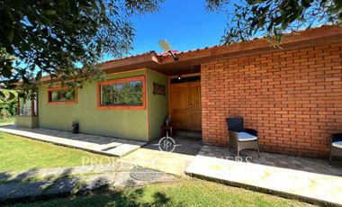 Tres casas en exclusivo condominio Santa Helena