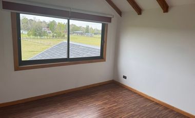 Arrienda casa en condominio de Villarrica.