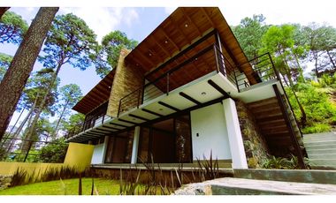 CASA EN VENTA EN MEDIO DEL BOSQUE DE CERRO GORDO, VALLE DE BRAVO